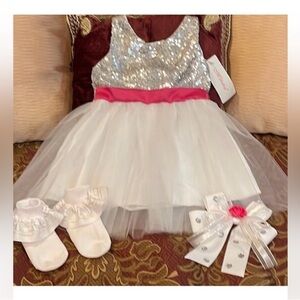 Milediiy kids dress size 24 months NWT & socks and bow price is firm